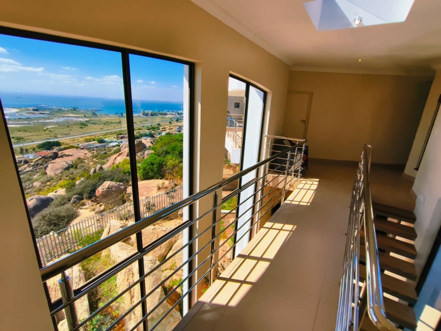 5 Bedroom Property for Sale in Blueberry Hill Western Cape